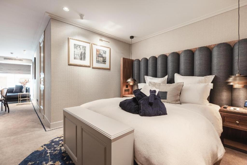 Hotel 717 أمستردام المظهر الخارجي الصورة A bedroom at the hotel