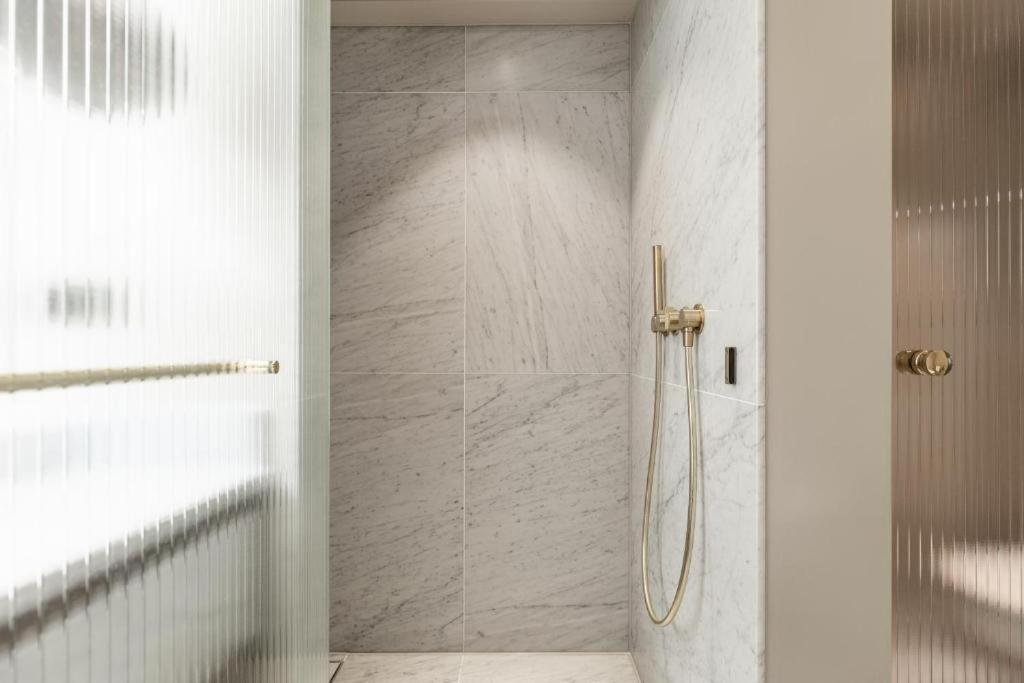 Hotel 717 أمستردام المظهر الخارجي الصورة A shower