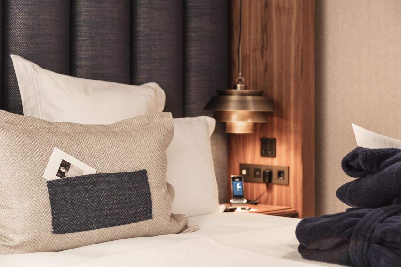 Hotel 717 أمستردام المظهر الخارجي الصورة A room at the hotel