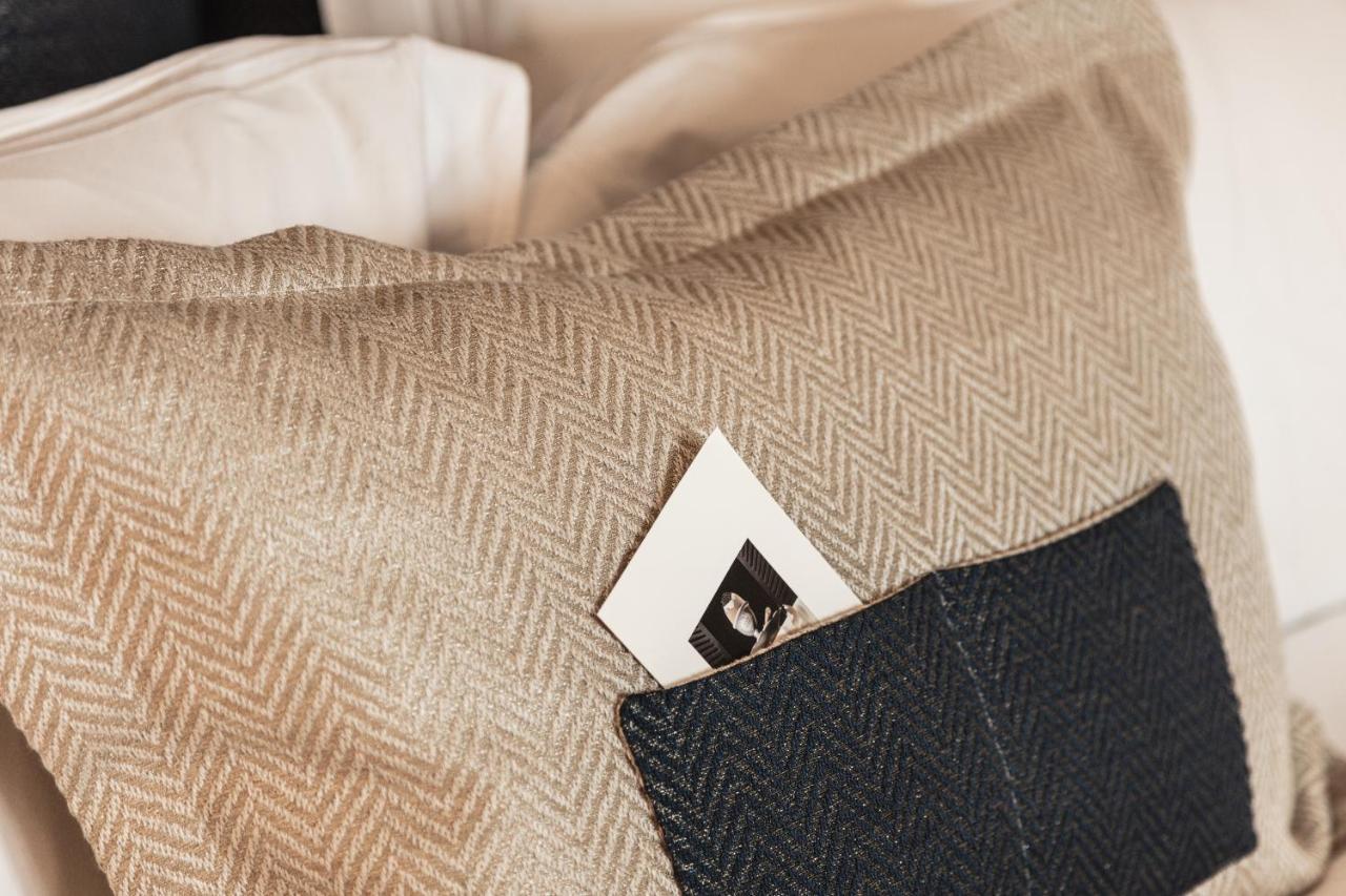 Hotel 717 أمستردام المظهر الخارجي الصورة A business card in a pocket