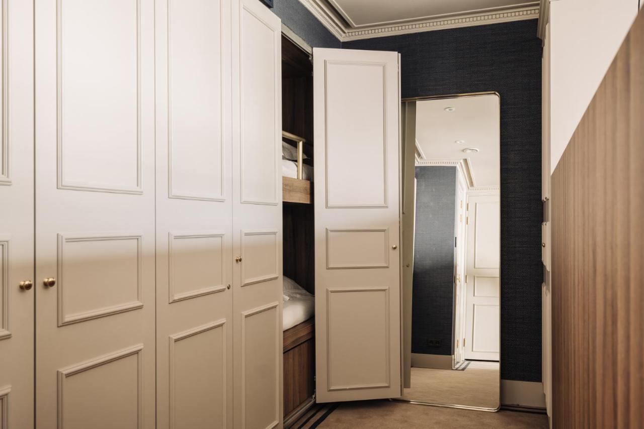 Hotel 717 أمستردام المظهر الخارجي الصورة A typical wardrobe