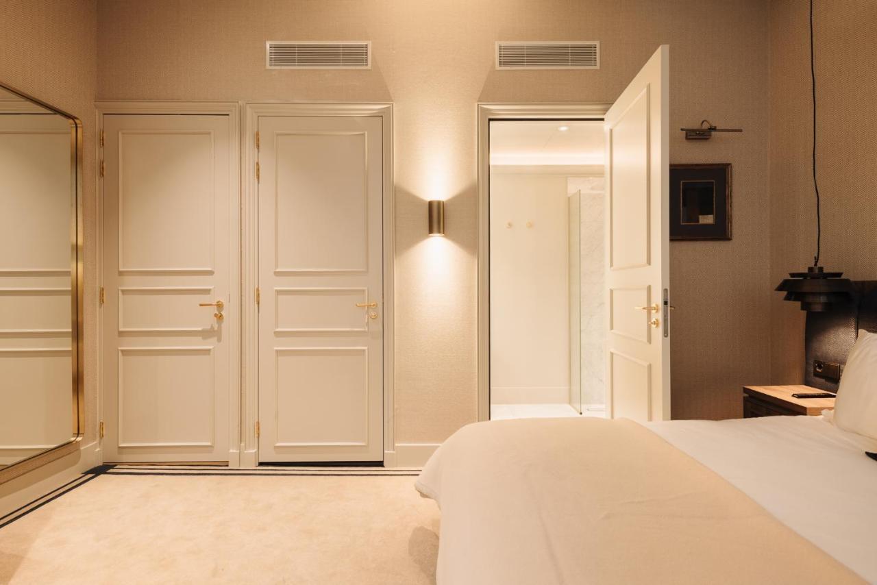 Hotel 717 أمستردام المظهر الخارجي الصورة A room at the hotel