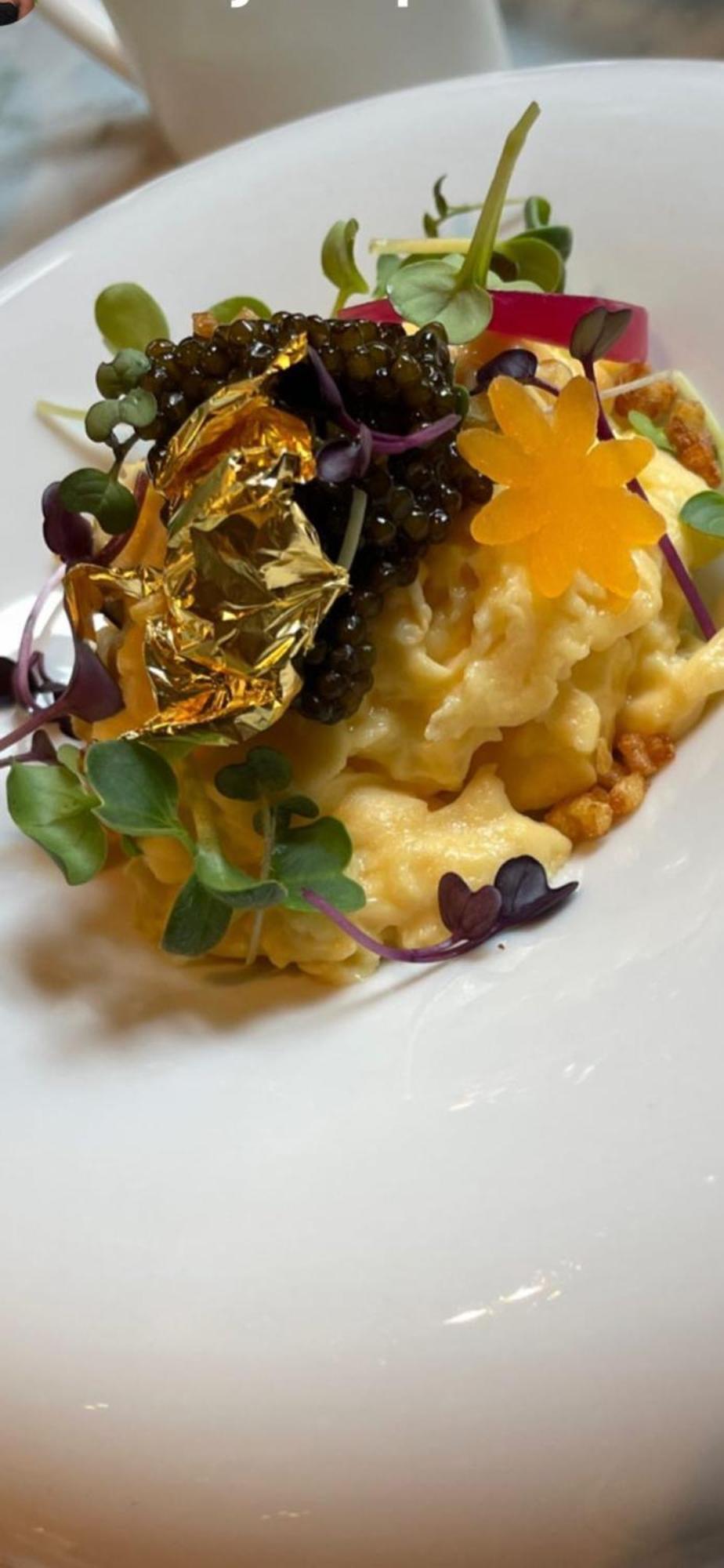 Hotel 717 أمستردام المظهر الخارجي الصورة A close-up of a dish of risotto with gold leaf