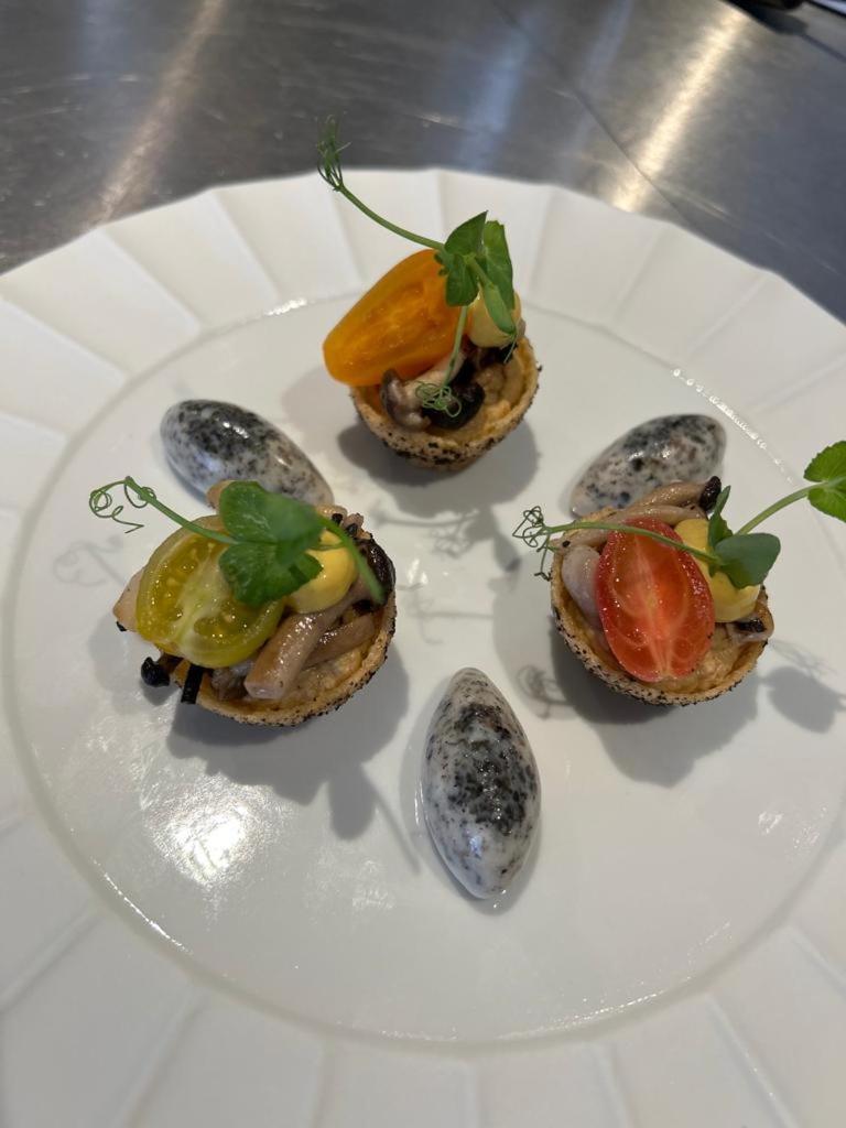 Hotel 717 أمستردام المظهر الخارجي الصورة Quail egg canapés